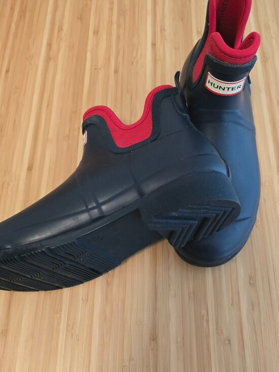 Women Hunter rainboots navy and red womens 11